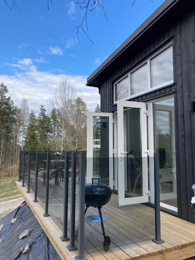 Cabin In The Woods, Close To Lake Maelaren Eskilstuna Eksteriør billede